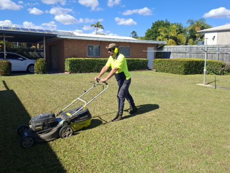 Humming-mowing-services.webp